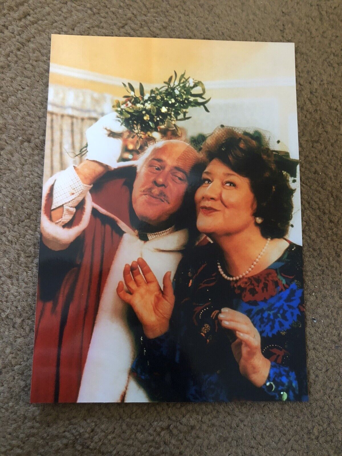 PATRICIA ROUTLEDGE & CLIVE SWIFT (KEEPING UP APPEARANCES) UNSIGNED Photo Poster painting- 7x5”