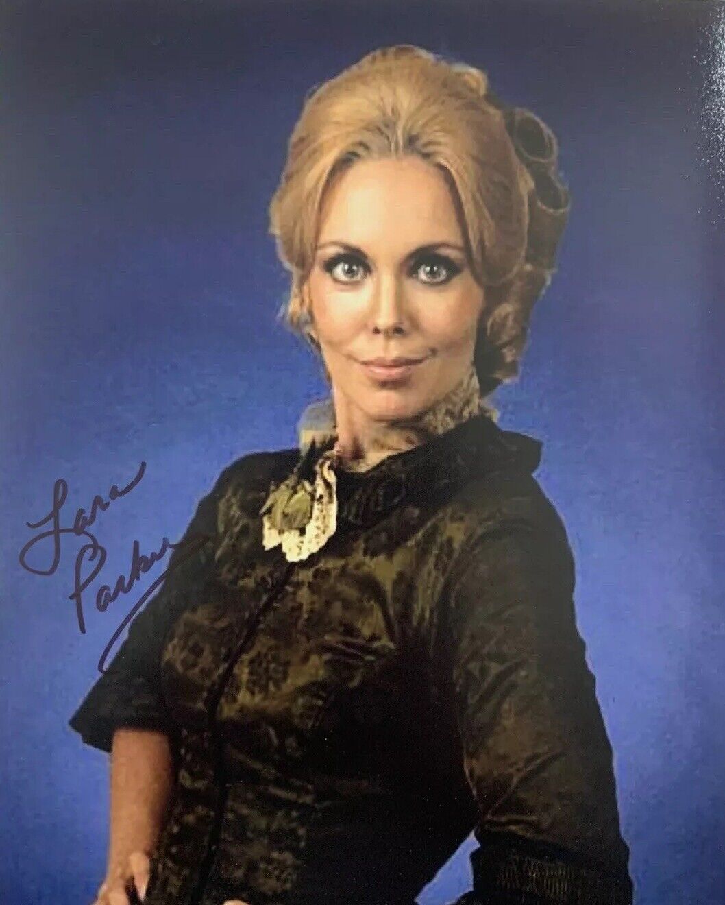 LARA PARKER SIGNED 8x10 Photo Poster painting DARK SHADOWS ACTRESS AUTOGRAPHED AUTHENTIC RARE