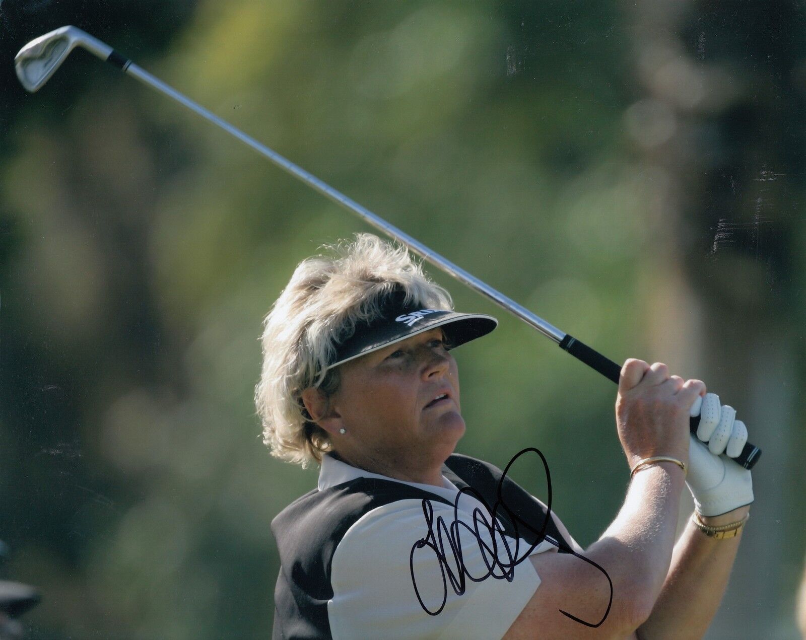 LAURA DAVIES signed *LPGA* WOMENS GOLF 8X10 Photo Poster painting W/COA Hall of Famer Legend