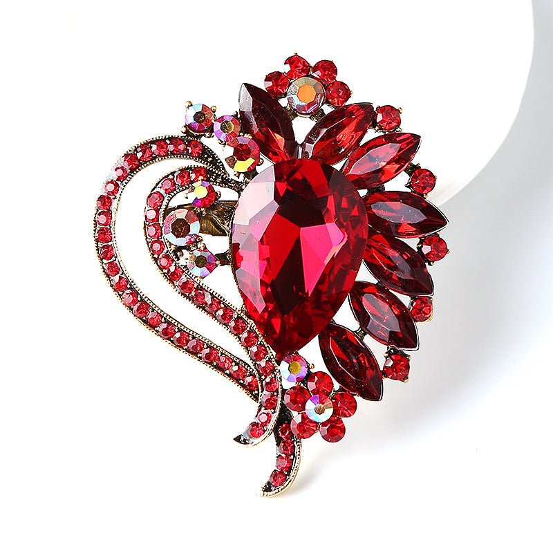 Women's Retro Fashion Heart Shaped Crystal Brooch