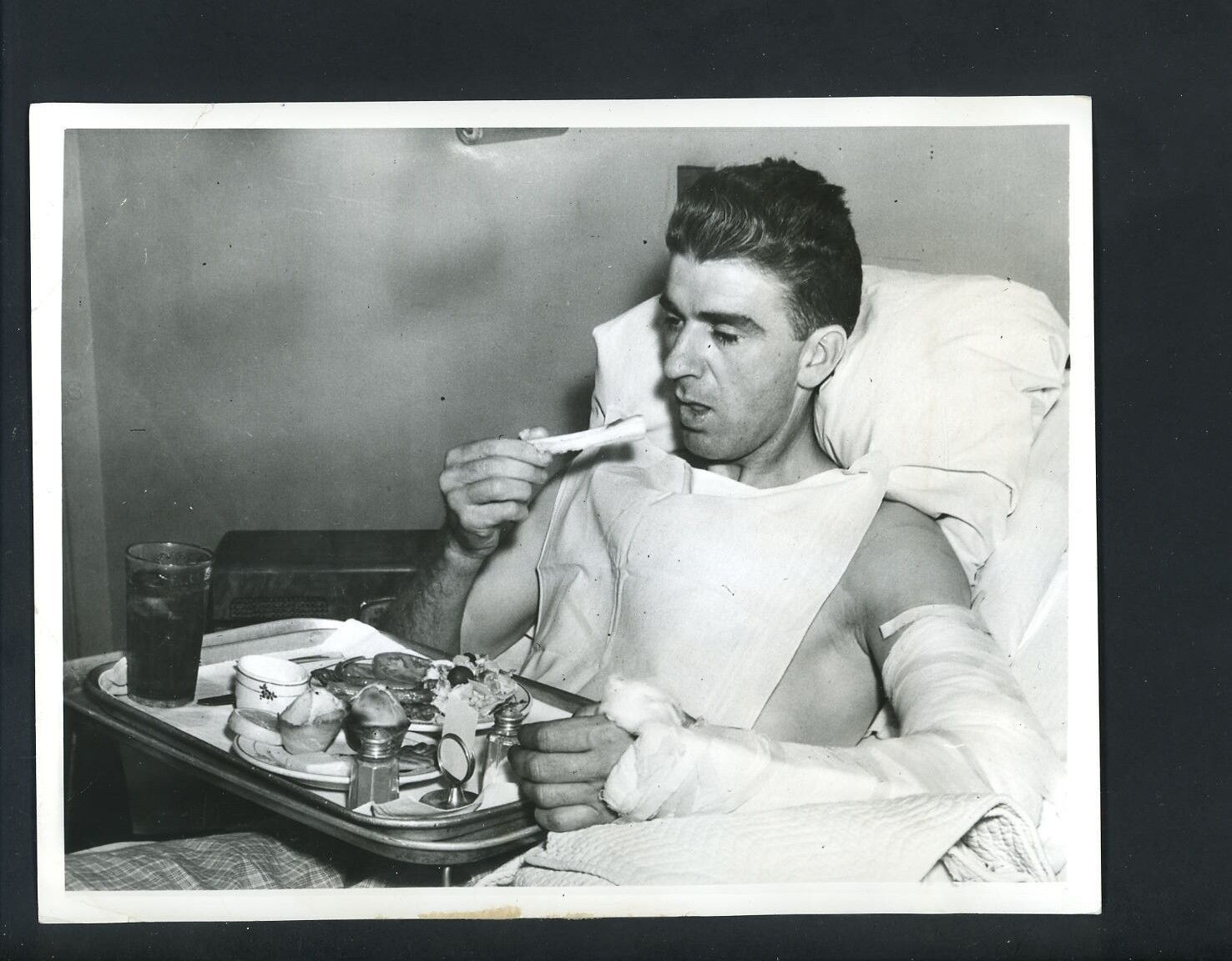 Carl Hubbell in hospital after surgery on arm 1938 Press Photo Poster painting New York Giants