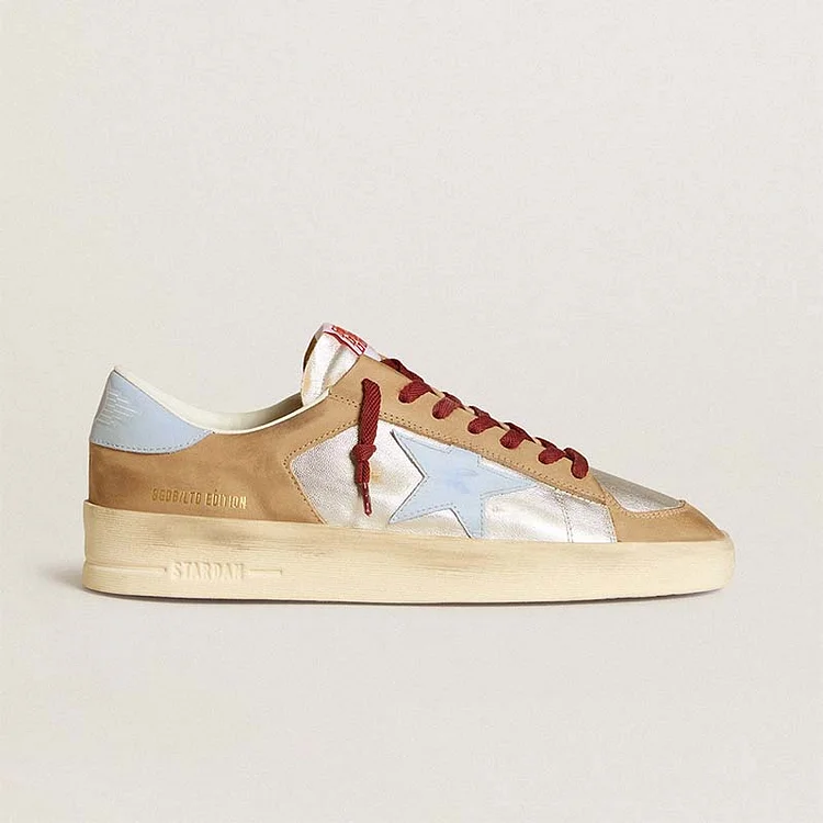 Golden Goose Stardan Uomo LTD plateado con estrella de cuero azul claro e inserciones de nobuk