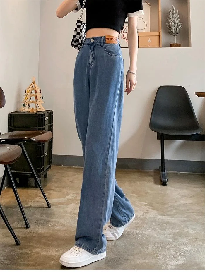 Brownm baggy air jeans with a high waist