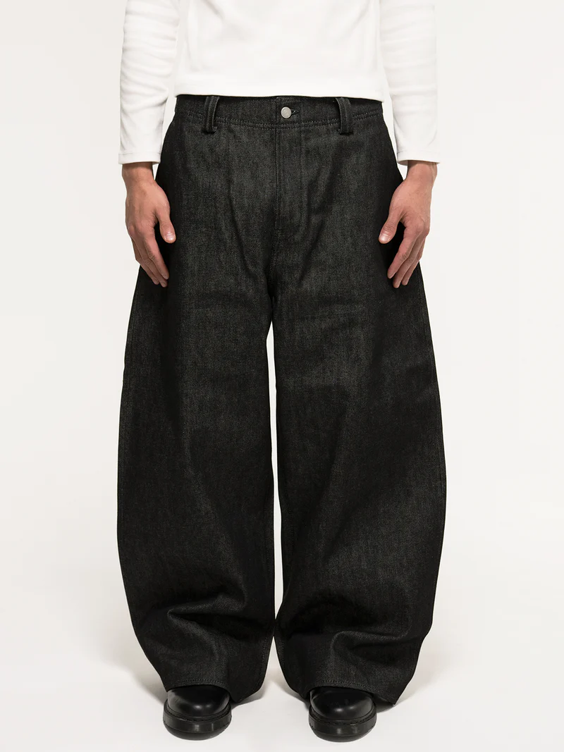 JAPANESE SELVEDGE  CURVED-LEGS JEANS