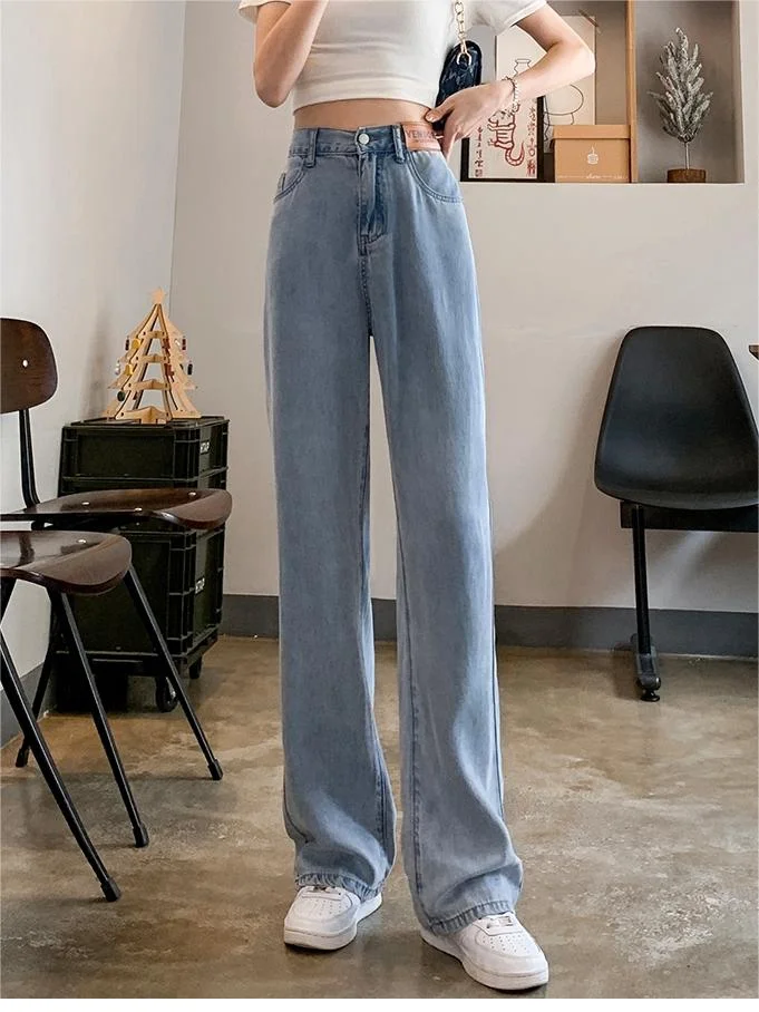 Brownm baggy air jeans with a high waist