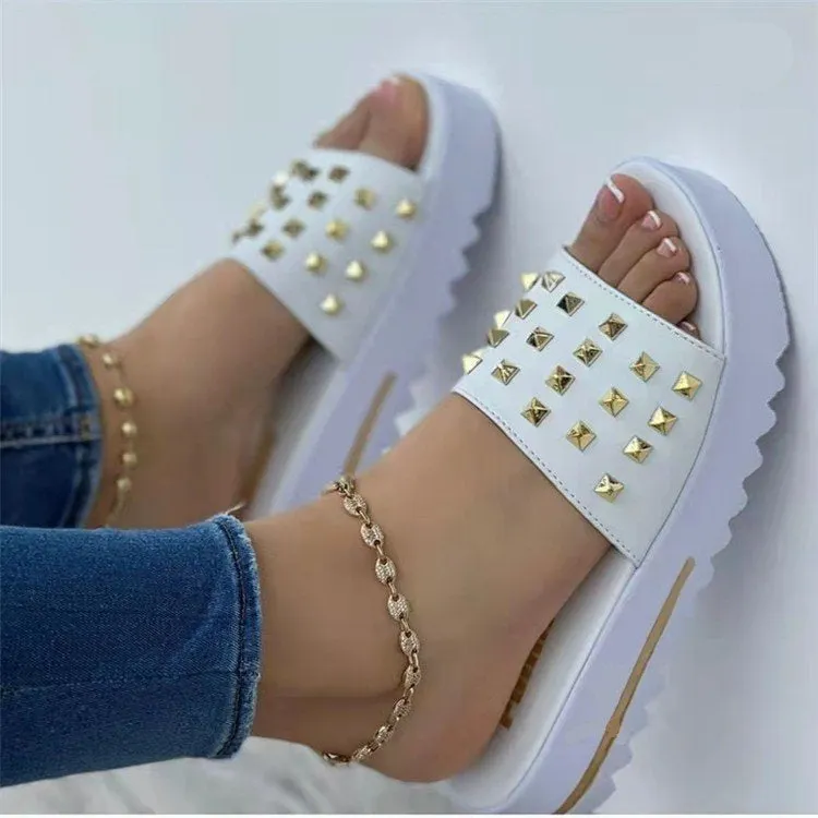 Women's Summer Rivet Thick Sole Casual Outdoor Beach Slippers