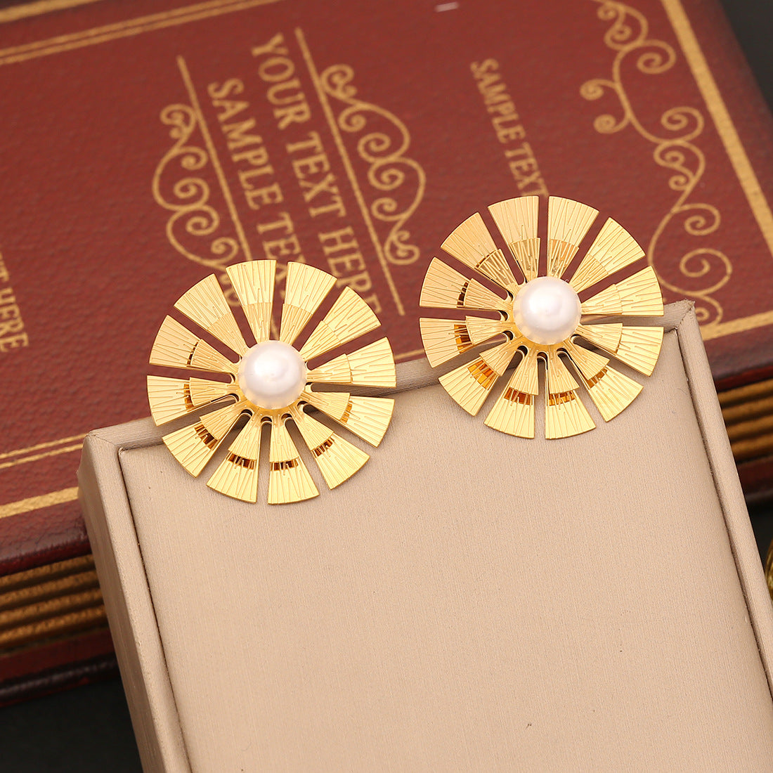 Expressive Round Geometric Stainless Steel Electroplating Necklaces