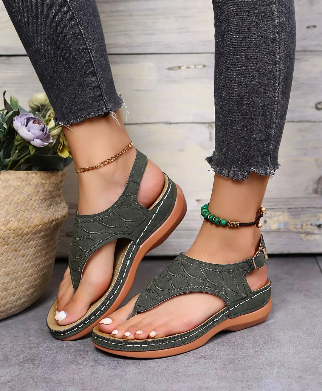 2022 Summer New Women Hand-embroidered Wedge Flip Flop