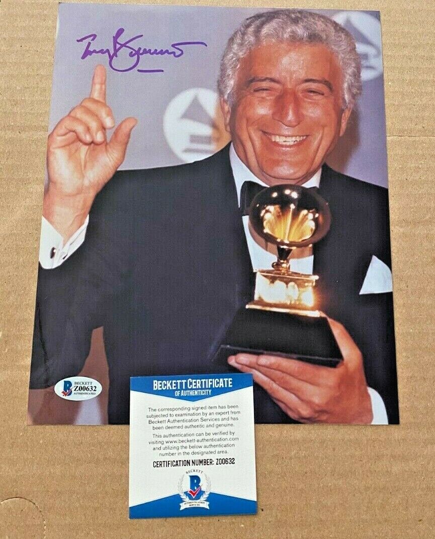 TONY BENNETT SIGNED 8X10 Photo Poster painting BECKETT CERTIFIED MUSIC #7