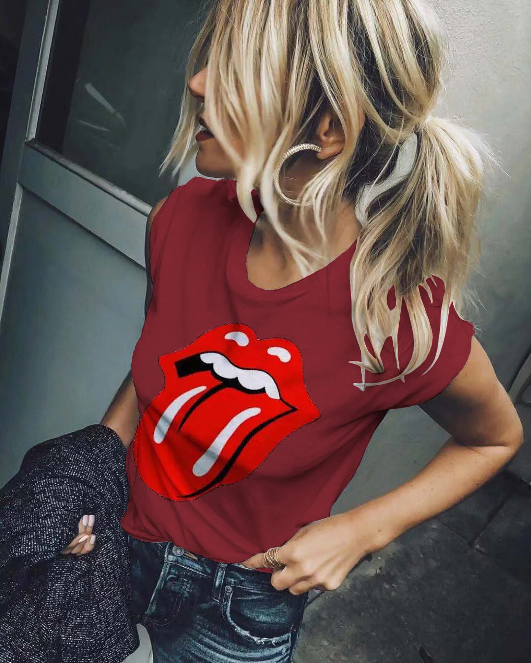 Short sleeve T-shirt with lips and tongue print