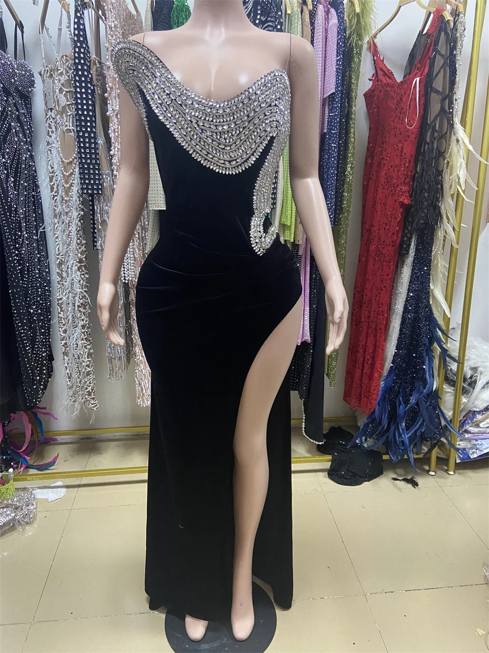 Brownm Water Drill Design High Open Fork Single Shoulder Sleeveless Black Dress Dinner Dinner Red Carpet Dress