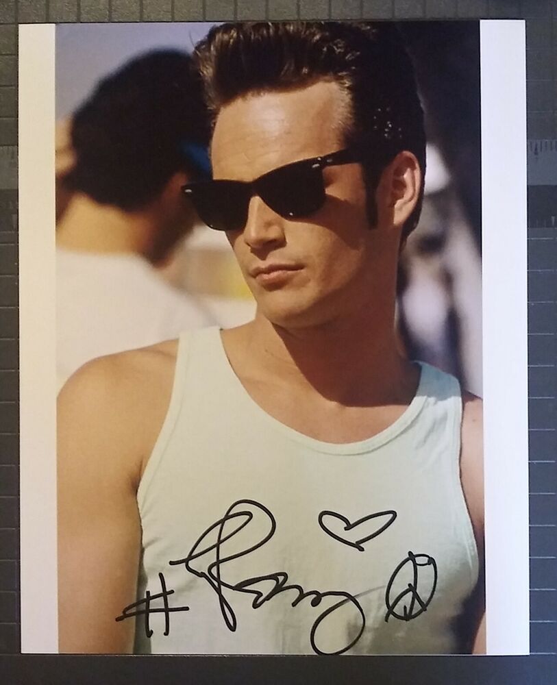 Luke Perry signed 8x10 BECKETT