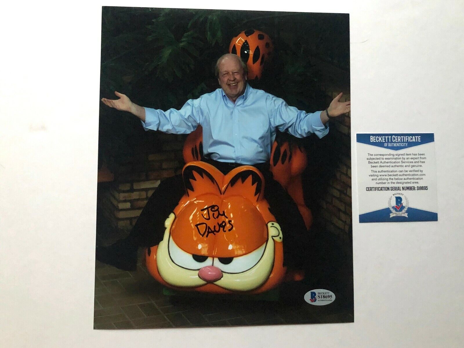 Jim Davis Rare! signed autographed Garfield creator 8x10 Photo Poster painting Beckett BAS coa