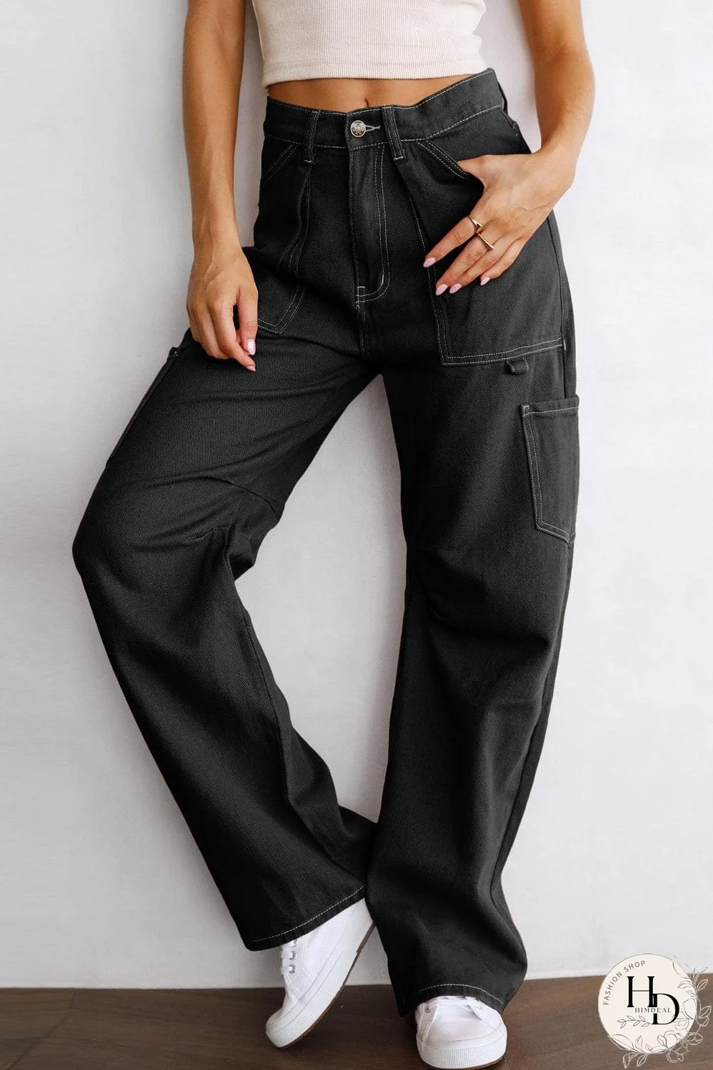 Streetwear-Inspired Black Cargo Pants