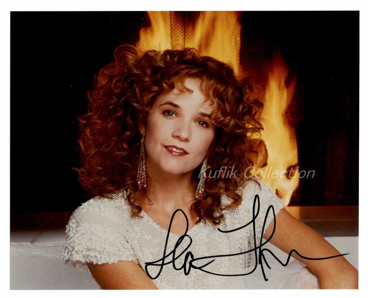 Lea Thompson - Signed Autograph Color 8x10 Photo Poster painting - BACK TO THE FUTURE