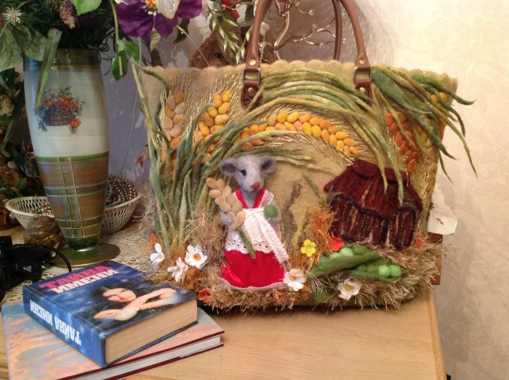 Handbag "Harvest mouse"