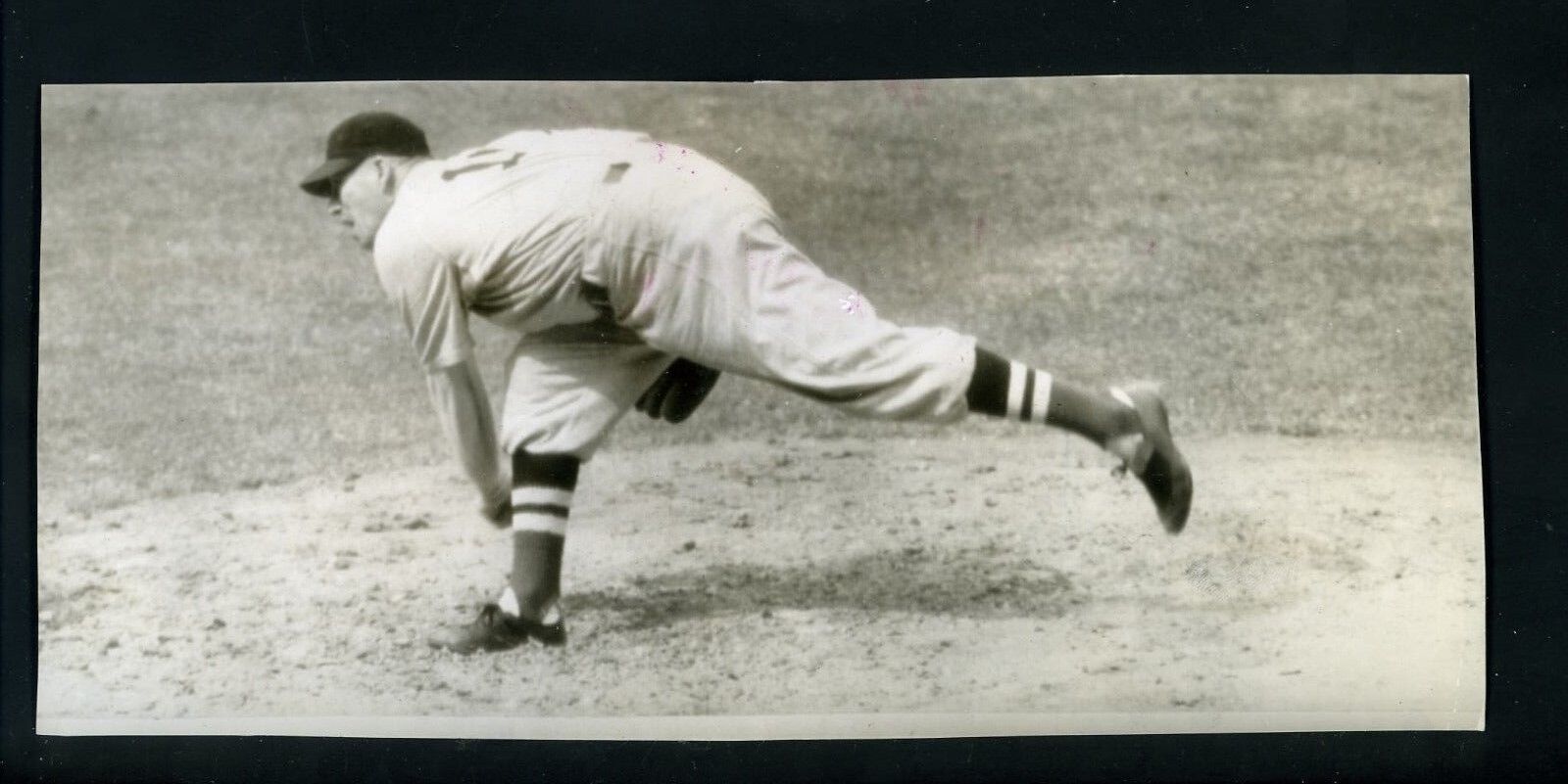 Lefty Grove action pitching follow through 1941 Press Photo Poster painting Boston Red Sox