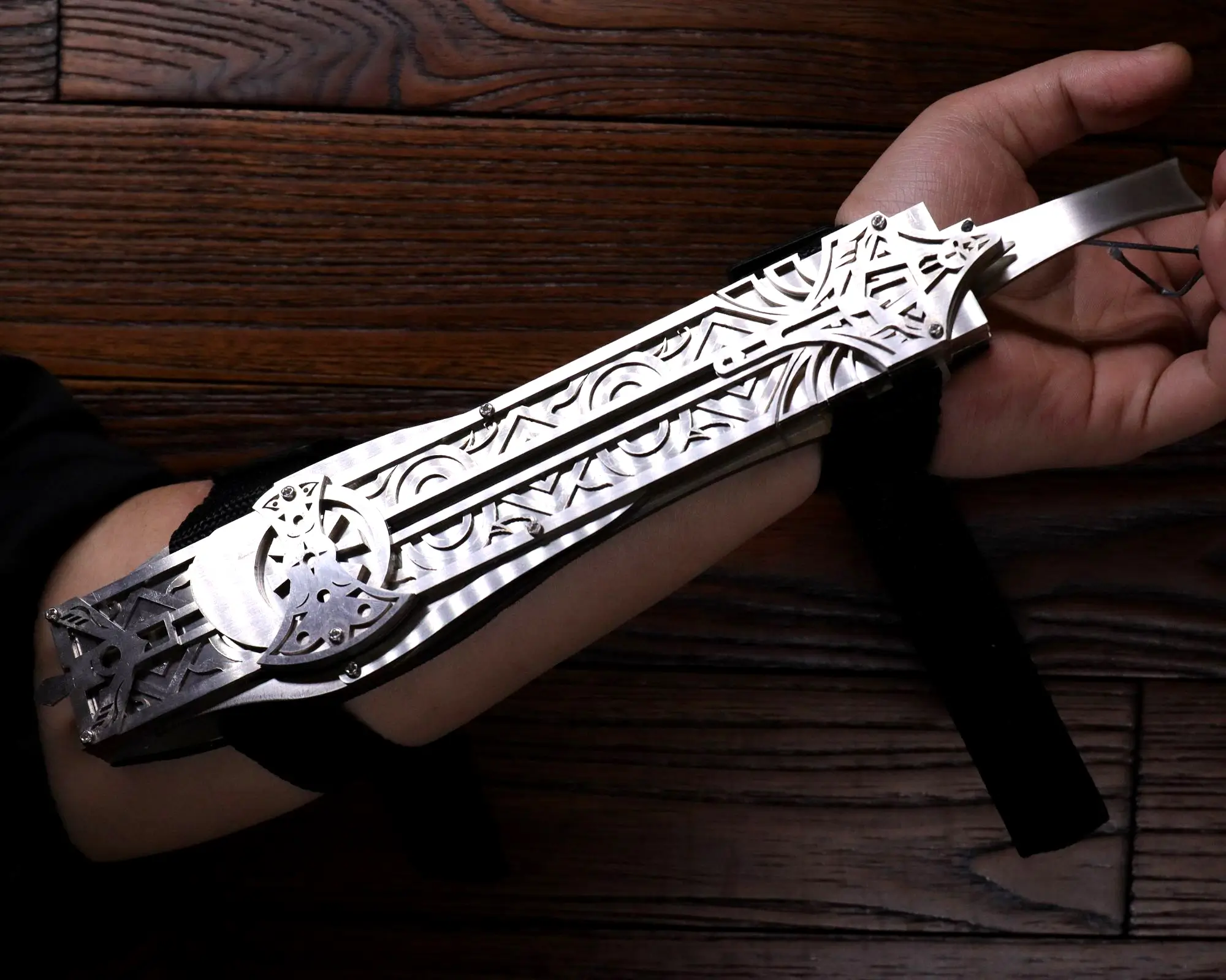 Hidden Blade Metal AC Aguilar real hidden blade image 10