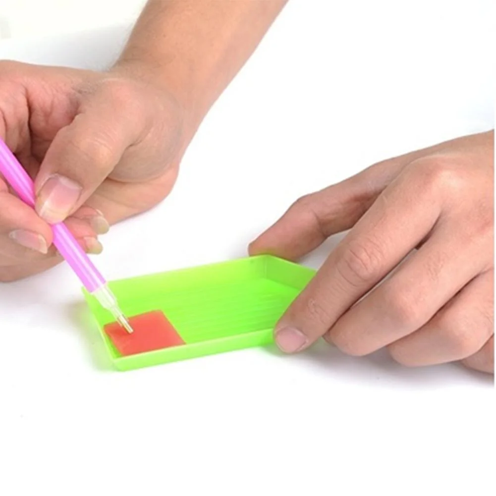 Round Diamond Painting 40*30cm - Little Girl Kissing Pigeon