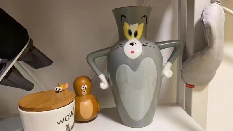 Tom & Jerry Inspired Ceramic Vase - Sleek Modern Cartoon Decor Gift