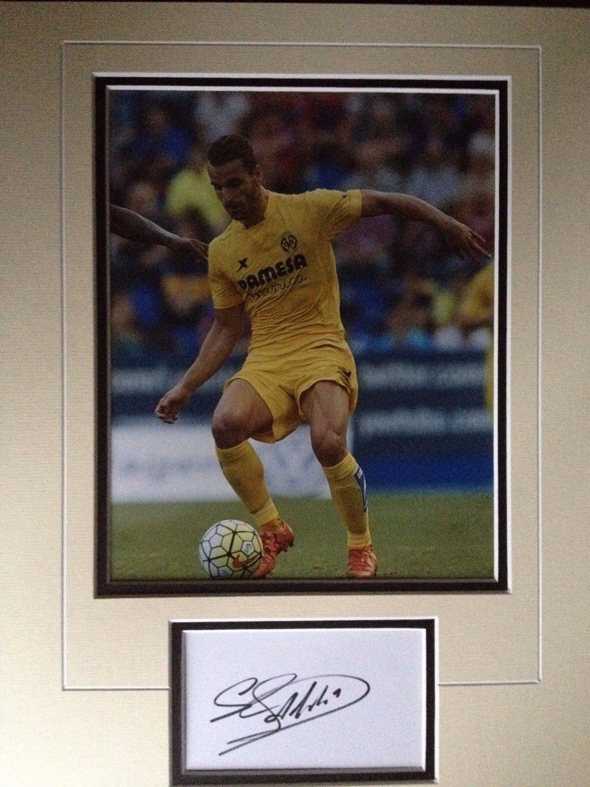 ROBERTO SOLDADO - VILLAREAL FOOTBALLER - BRILLIANT SIGNED COLOUR Photo Poster painting DISPLAY