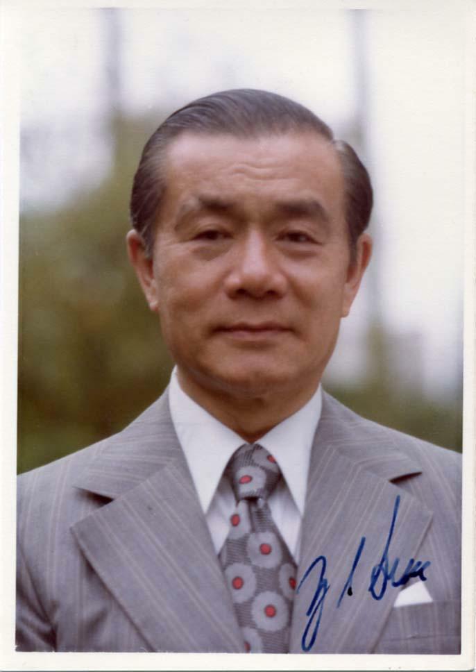 PREMIER OF THE REPUBLIC OF CHINA Sun Yun-suan autograph, signed Photo Poster painting