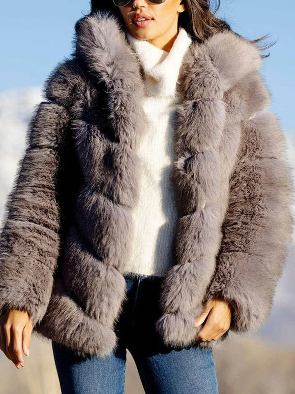 Airy faux fur against the cold ladies coat