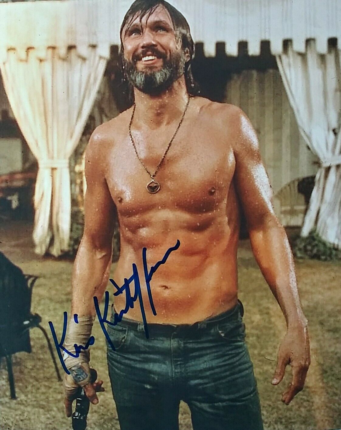 Kris Kristofferson signed 8 x 10