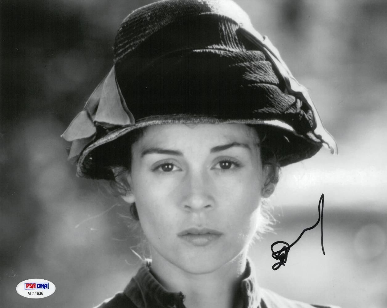 Embeth Davidtz Signed Authentic Autographed 8x10 B/W Photo Poster painting PSA/DNA #AC11936