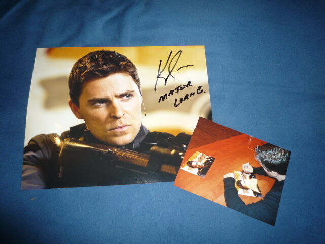 KAVAN SMITH signed autograph 8x10 20x25 In Person STARGATE ATLANTIS Major Lorne