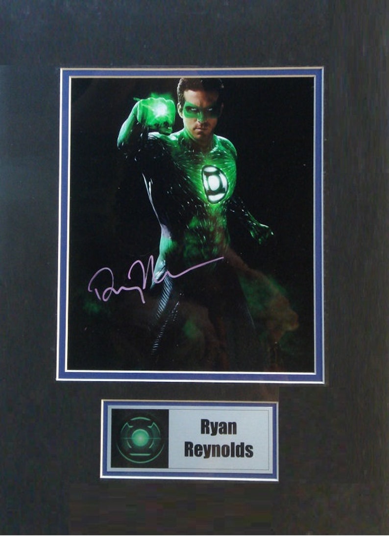 RYAN REYNOLDS SIGNED Matted Photo Poster painting Green Lantern 12x 16 wcoa