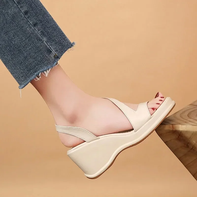 Breakj sandal women's new temperament in the summer of 2023 is versatile, retro leather, toe-exposed