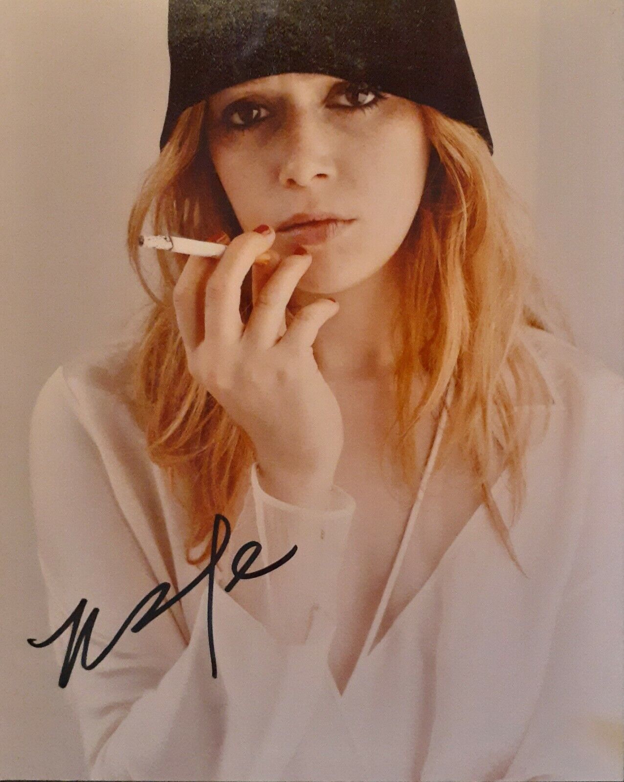 Natasha Lyonne signed 8x10