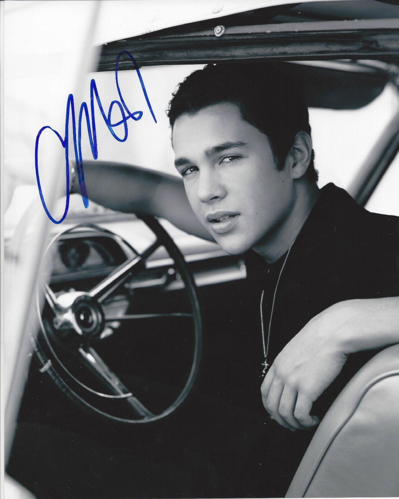 Austin Mahone Autographed 8x10 Pop SensationA293