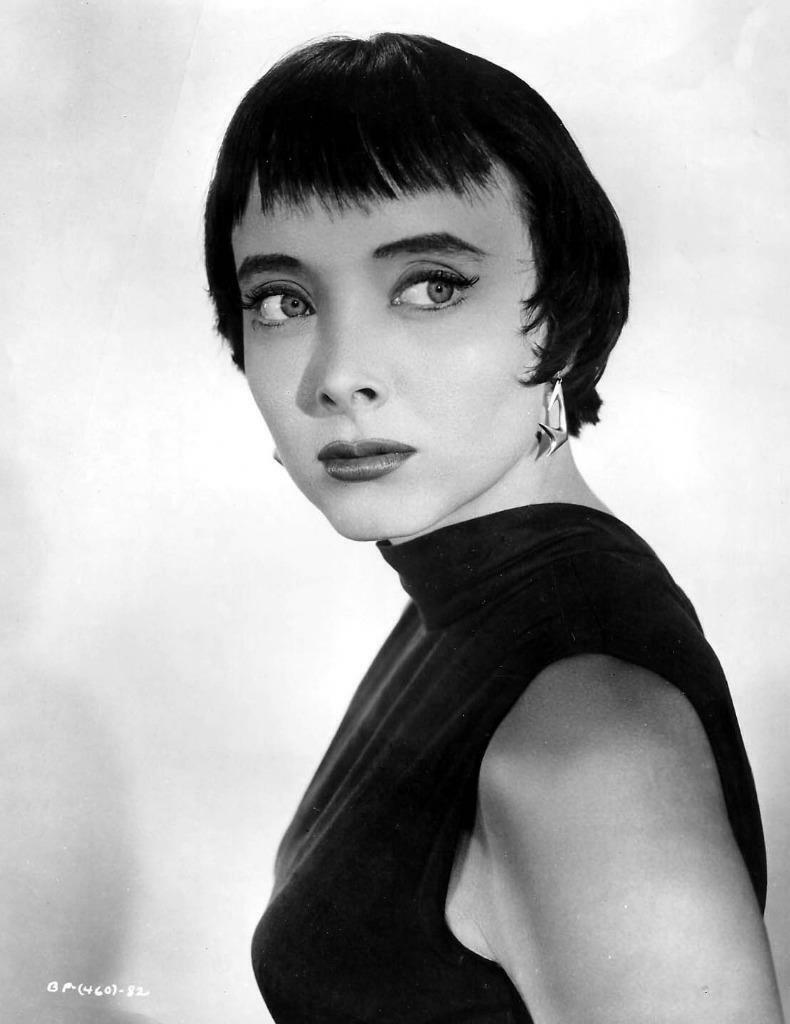 Carolyn Jones 8x10 Picture Simply Stunning Photo Poster painting Gorgeous Celebrity #1