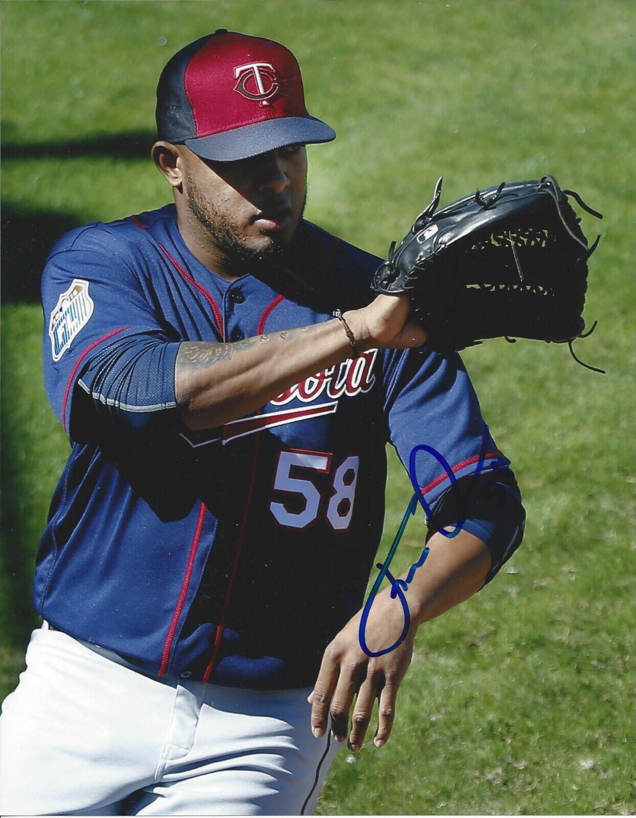 Fernando Abad autographed 8x10 Minnesota Twins#S865