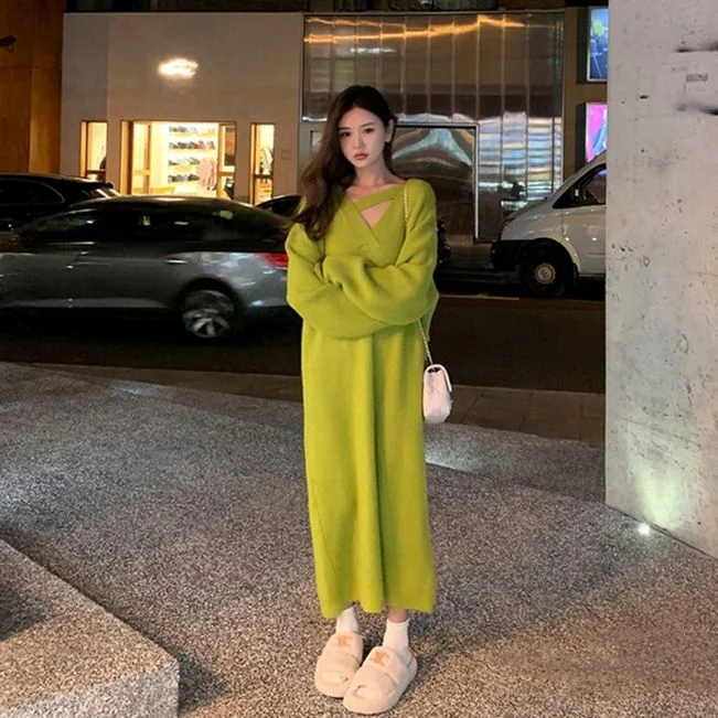 Casual Loose Solid Color V-neck Long Sleeve Knitted Dress 