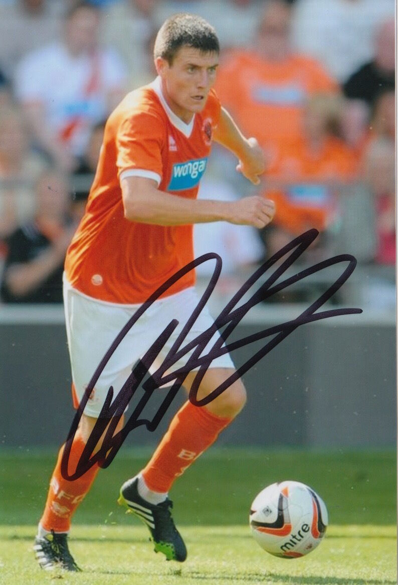 BLACKPOOL HAND SIGNED BOBBY GRANT 6X4 Photo Poster painting.