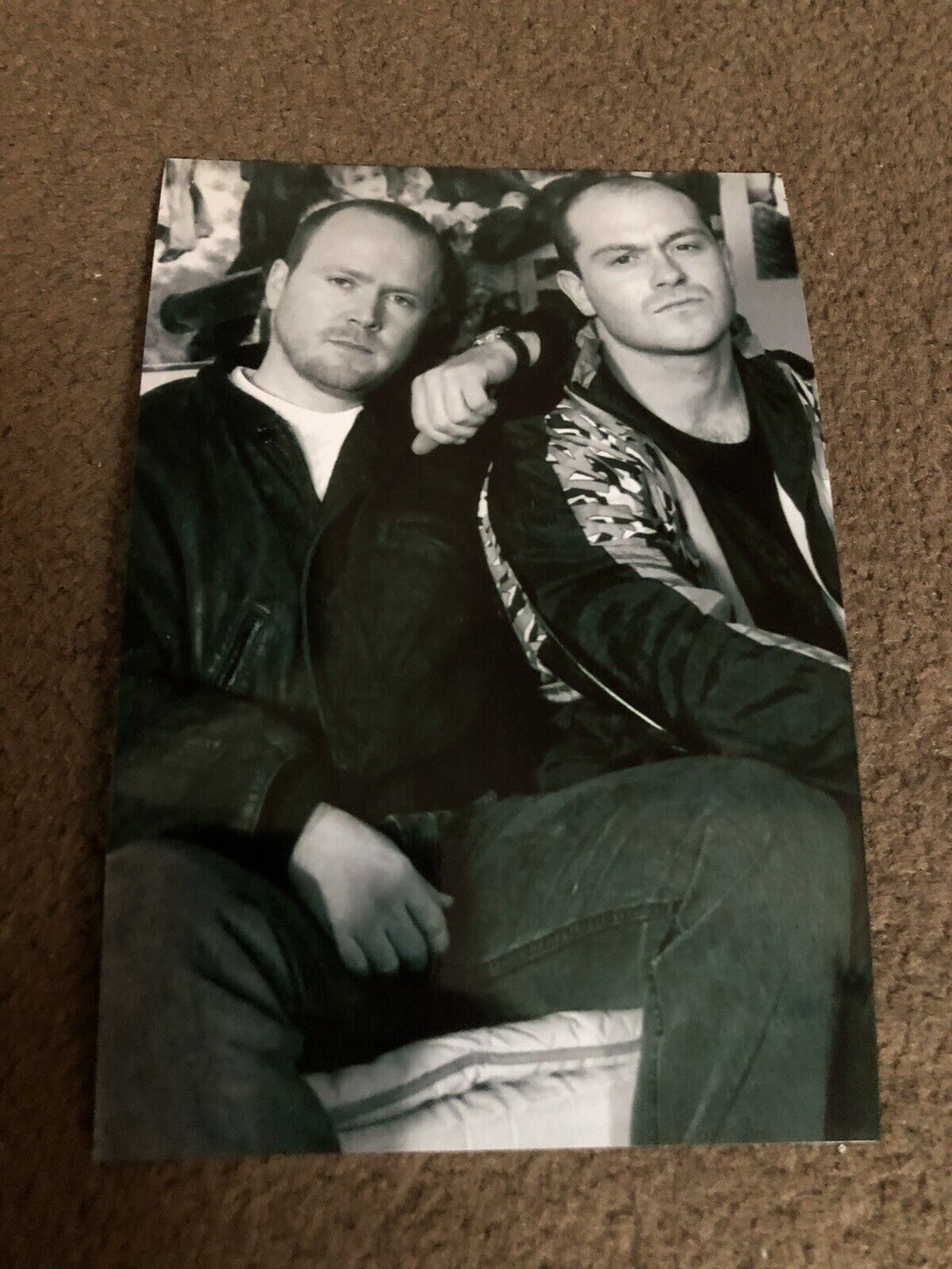 ROSS KEMP & STEVE MCFADDEN (EASTENDERS) UNSIGNED Photo Poster painting- 6x4”