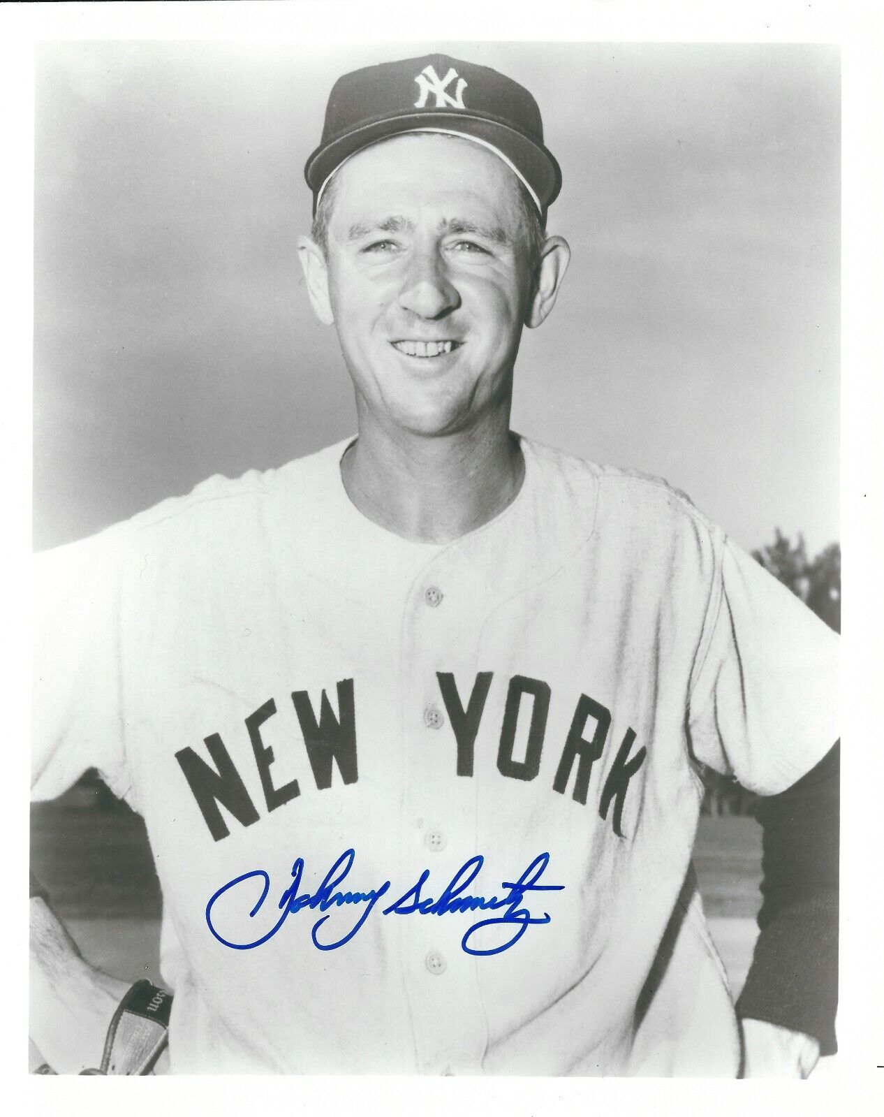 Signed 8x10 JOHNNY SCHMITZ New York Yankees Photo Poster painting - COA