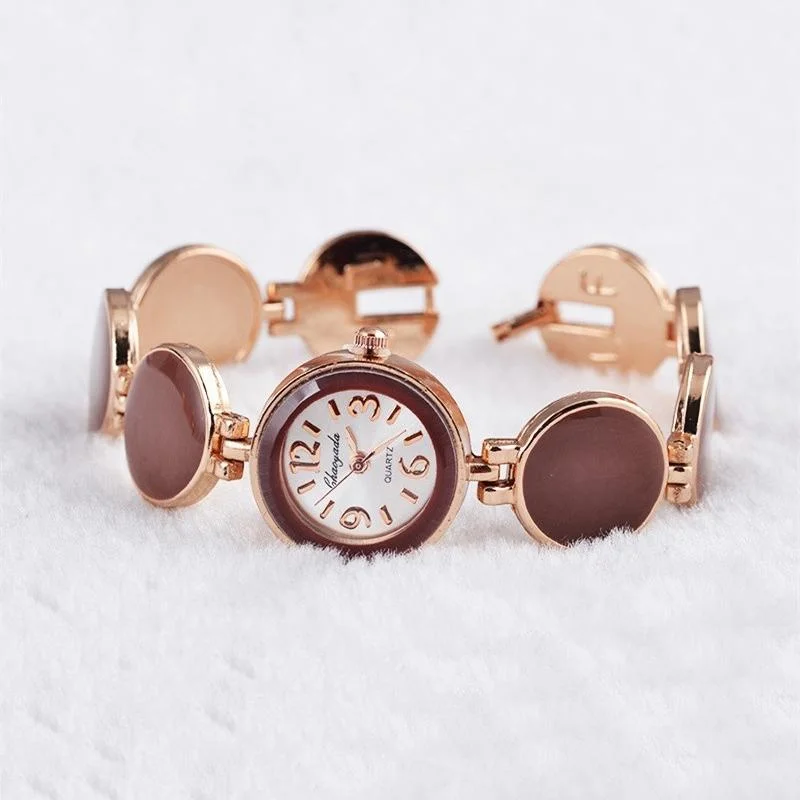 Women Round Dial Bracelet Quartz Wristwatch