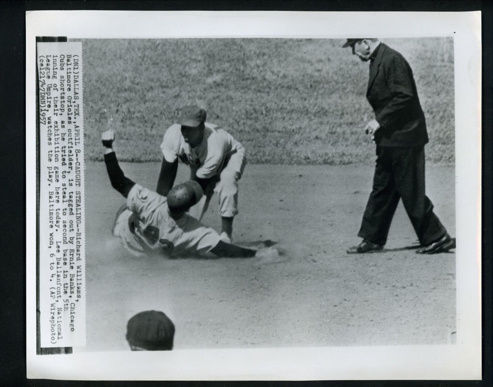 Ernie Banks & Dick Williams 1958 Press Photo Poster painting Chicago Cubs Baltimore Orioles