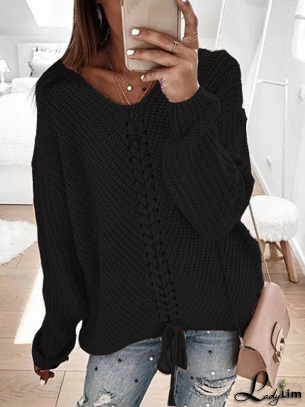 Fashionable and Minimalist Pullover