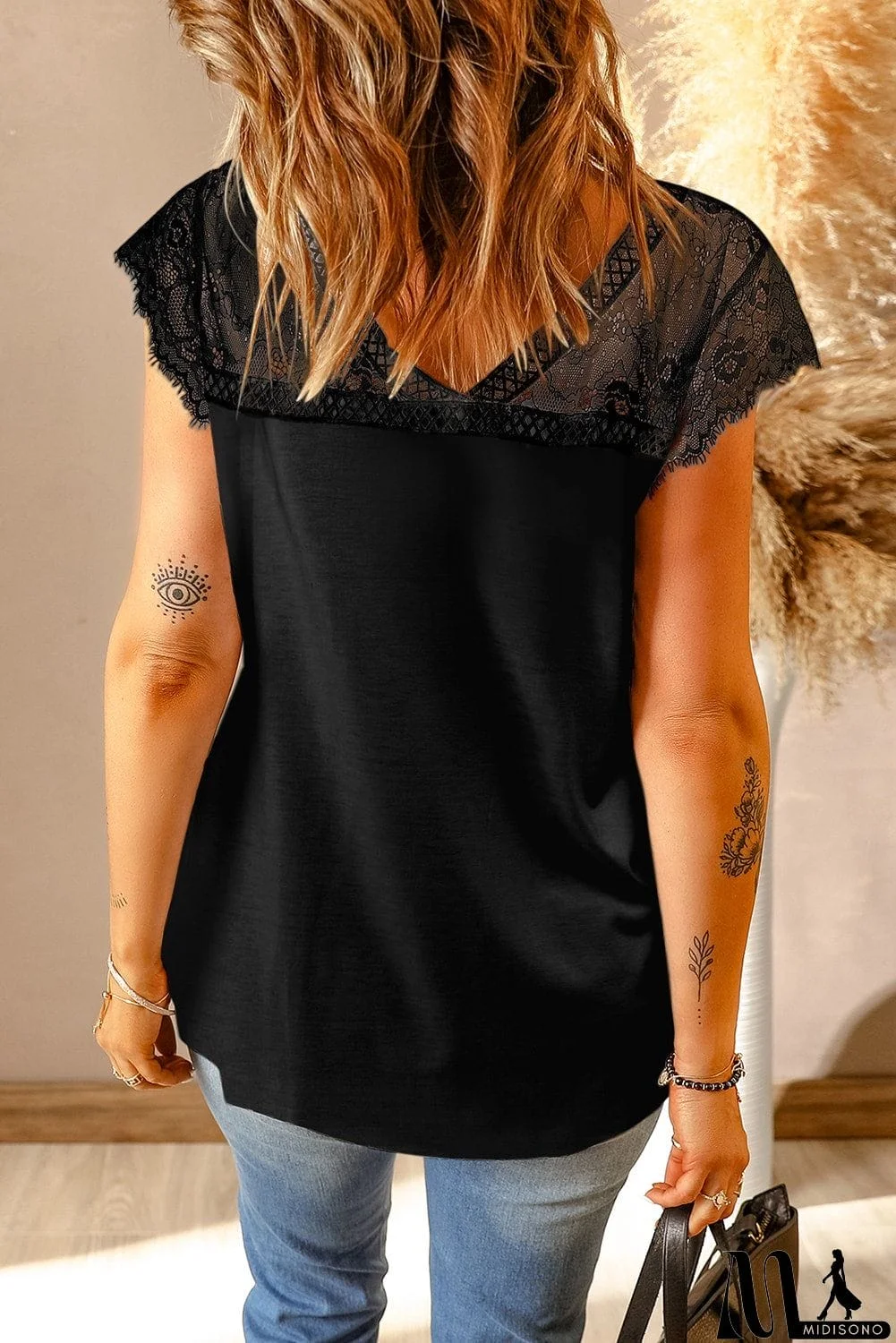 MidiSono - Scalloped Spliced Lace V-Neck Top