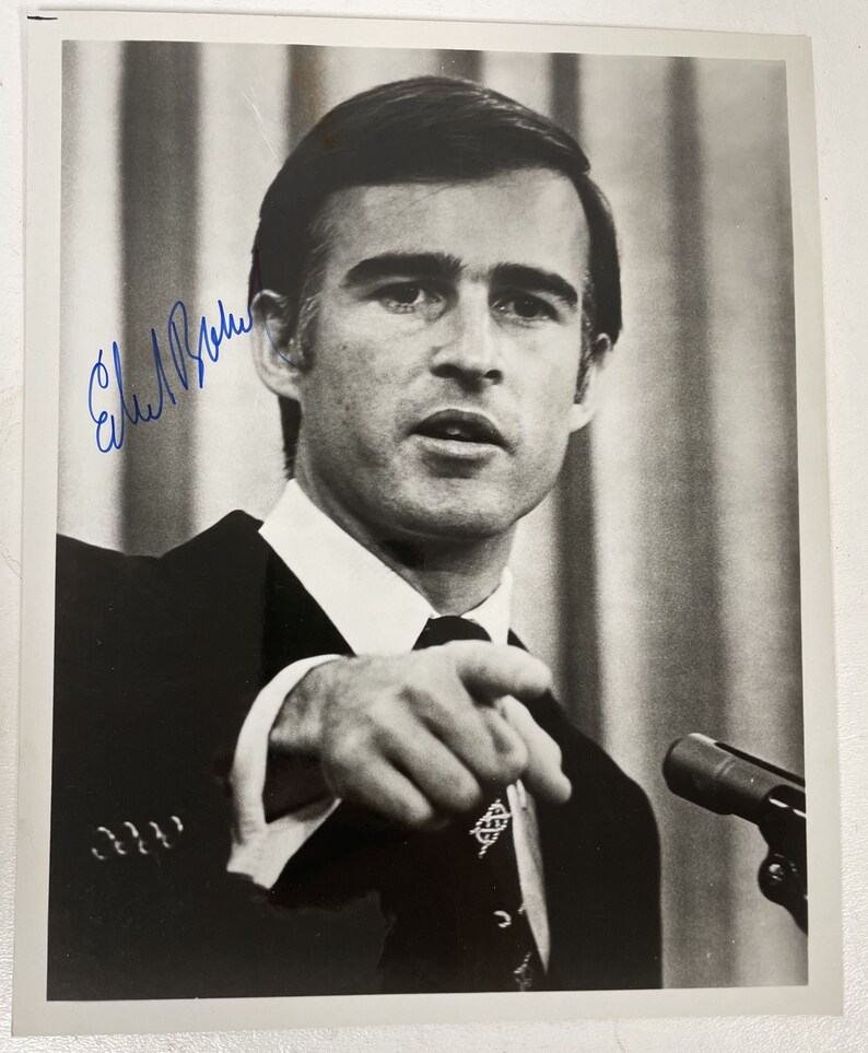 Governor Jerry Brown Signed Autographed Vintage Glossy 8x10 Photo Poster painting - COA Matching Holograms