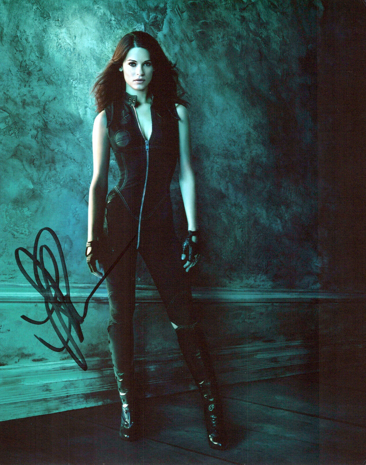 Lyndsy Fonseca Nikita autographed Photo Poster painting signed 8X10 #6 Alex