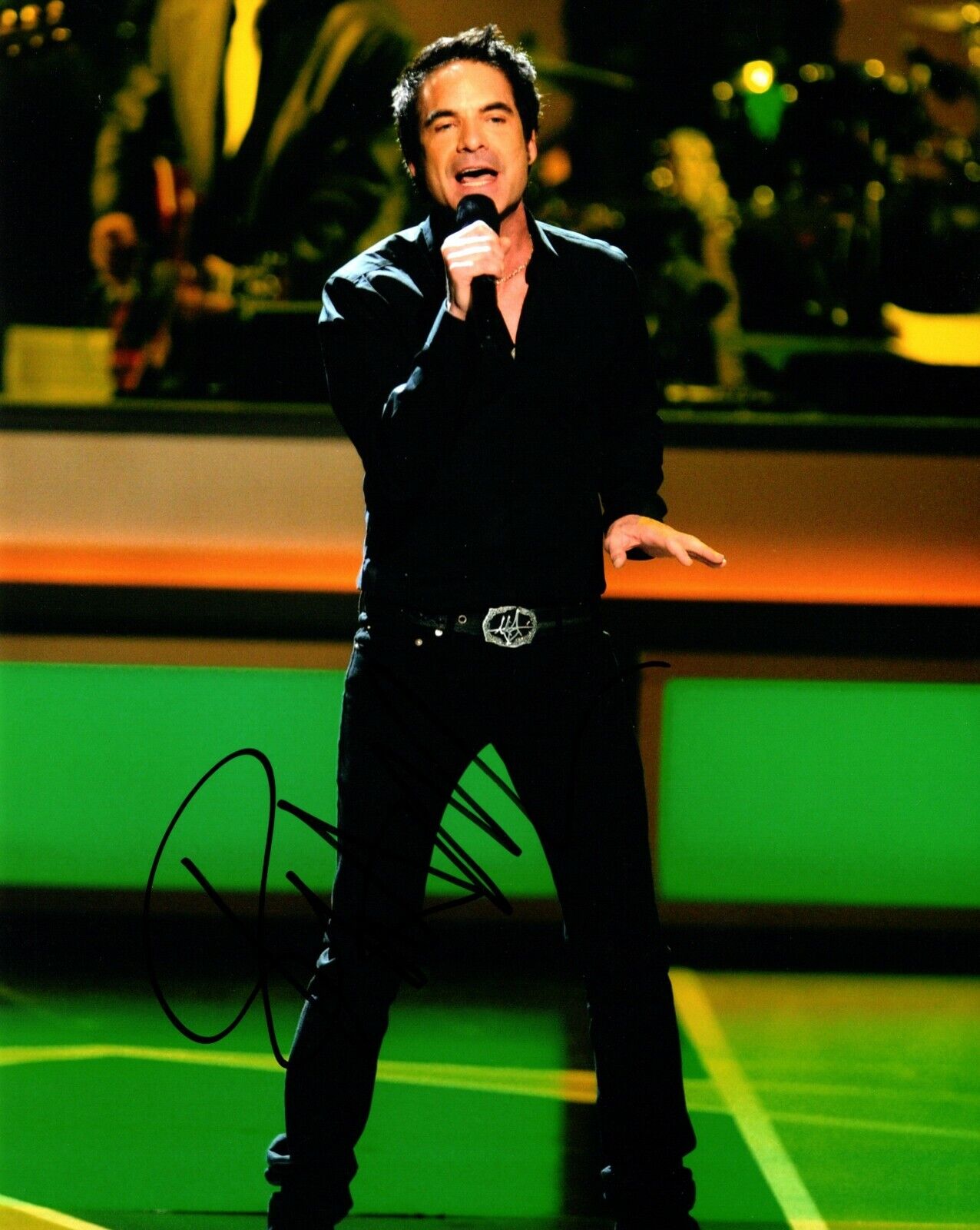 Pat Monahan Signed - Autographed TRAIN Concert 8x10 inch Photo Poster painting Patrick Monahan