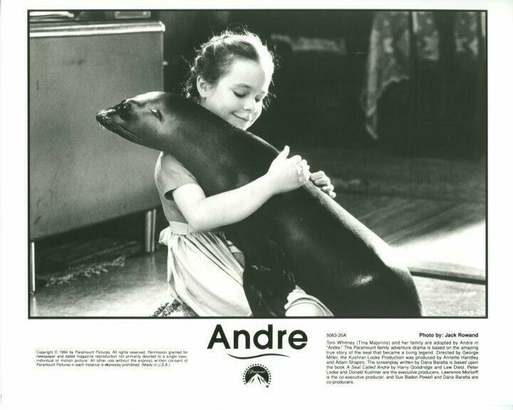 Tina Majorino Andre seal Originial 8x10 Press Photo Poster painting