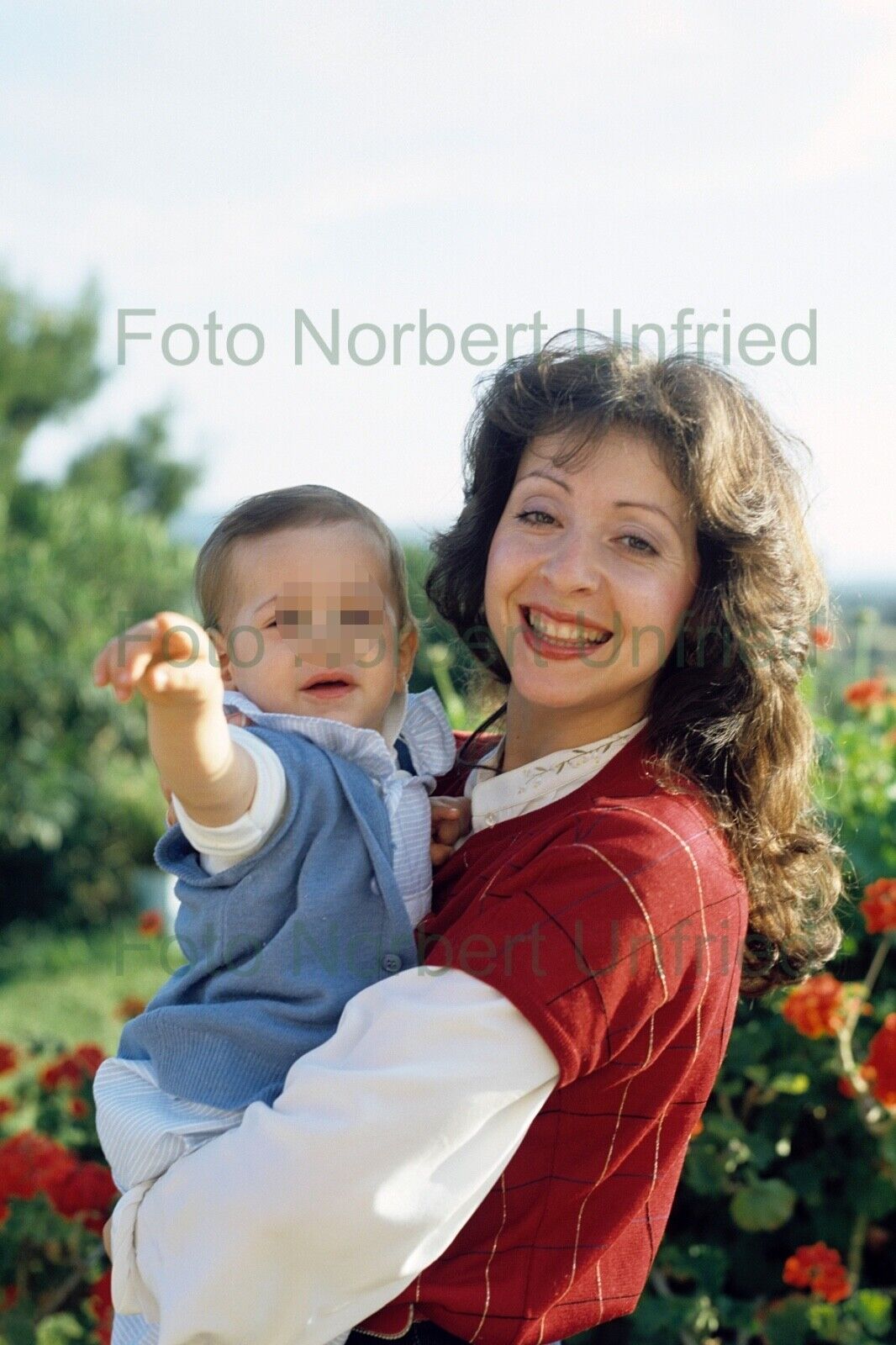 Vicky Leandros With Child - Photo Poster painting 20 X 30 CM Without Autograph (Nr 2-542