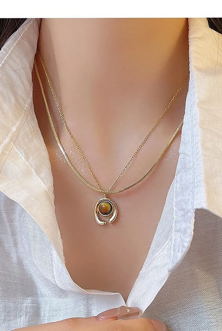 Elegant Layered Pendant Necklace with a Delicate Spring Summer Design